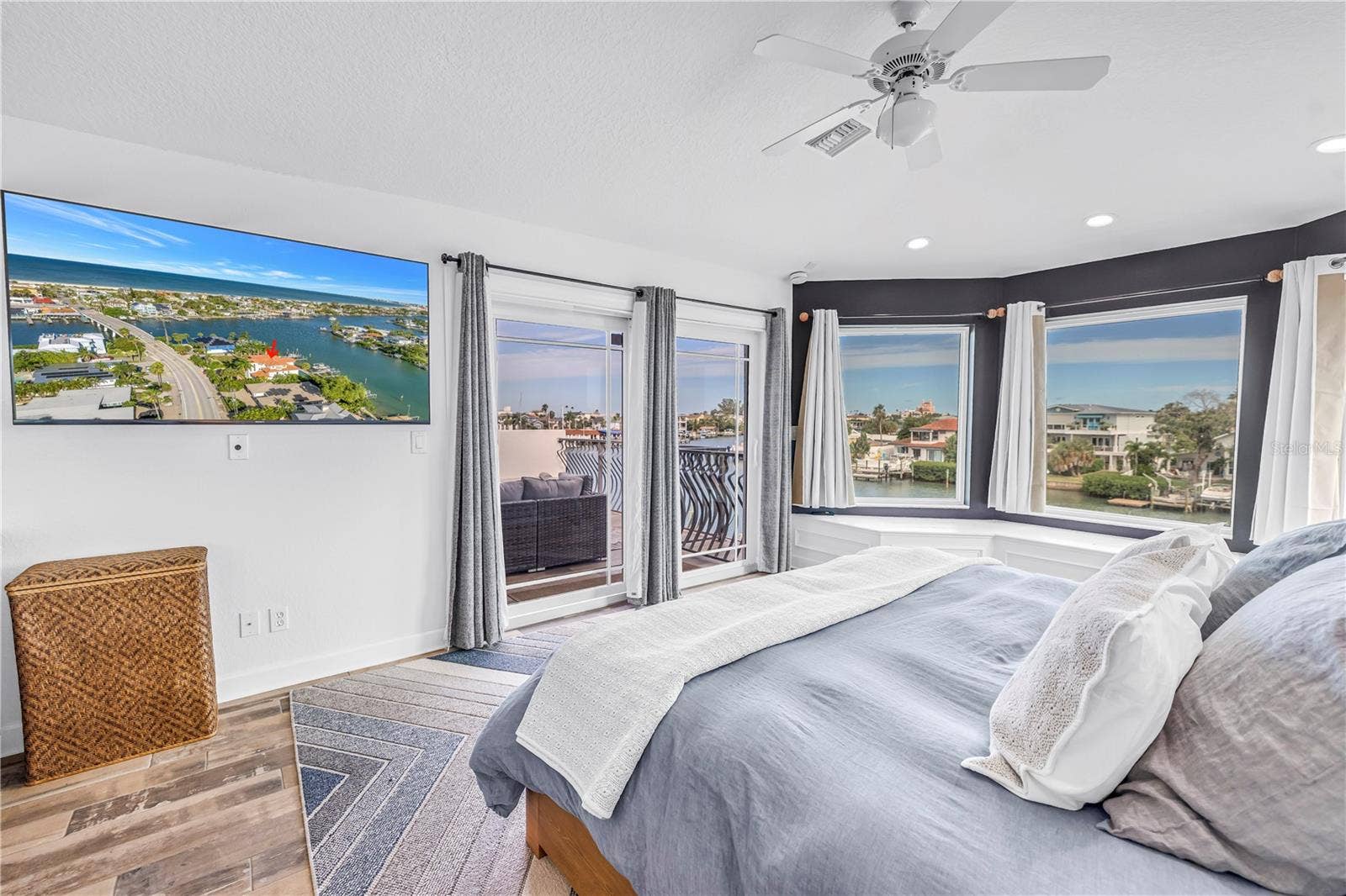 199 21ST AVENUE, St Pete Beach, FL 33706 199 21ST AVENUE, St Pete Beach, FL 33706