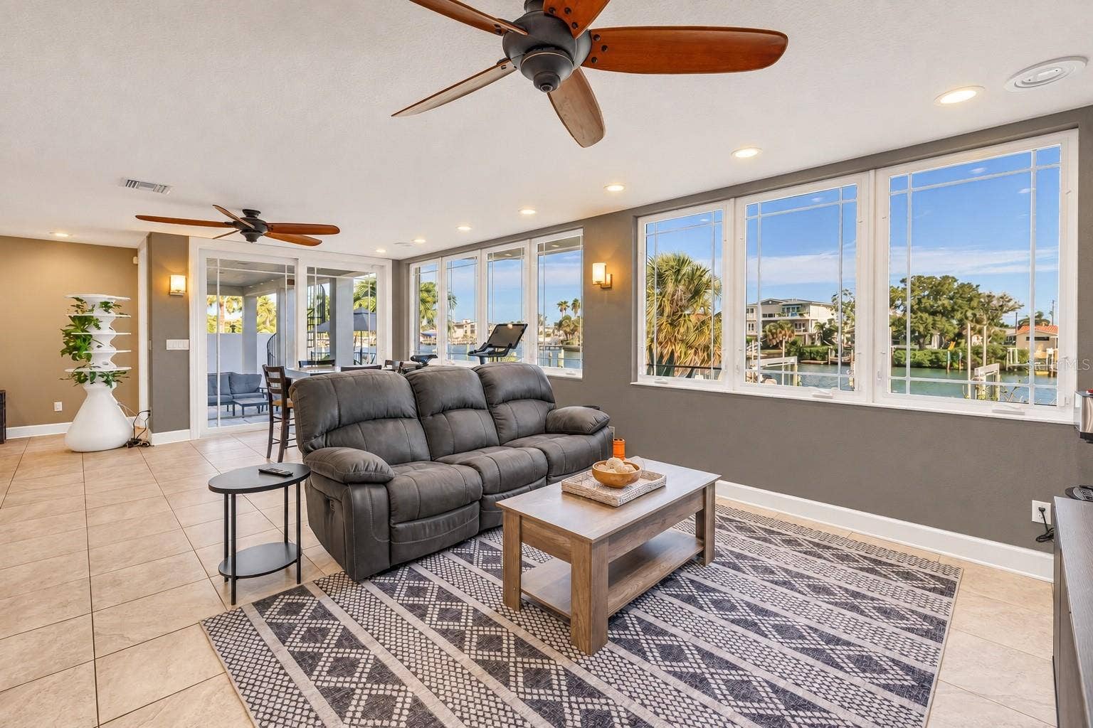 199 21ST AVENUE, St Pete Beach, FL 33706 Huge Flex / Bonus area