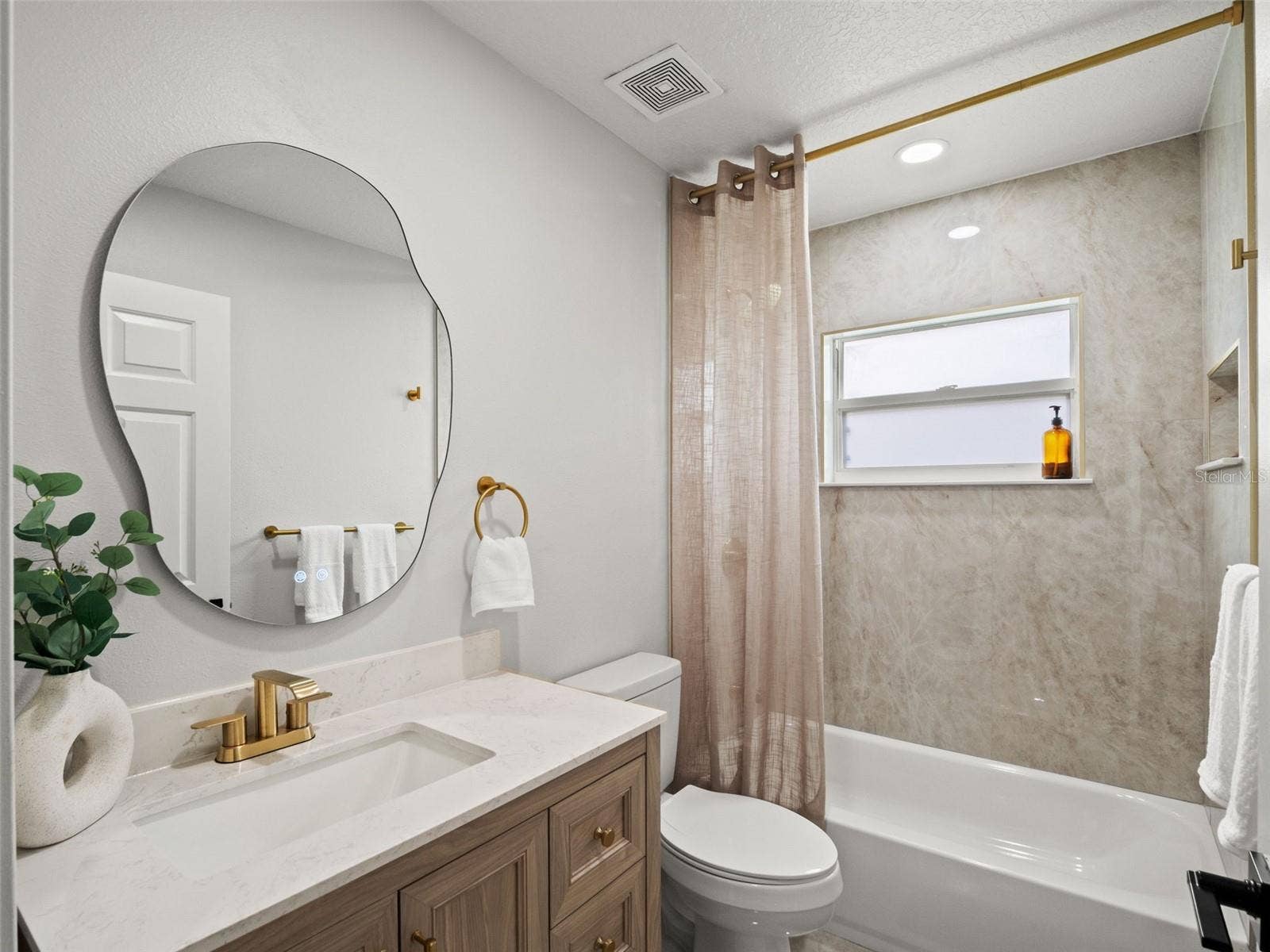 6111 HERONCREST COURT, Lithia, FL 33547 6111 HERONCREST COURT, Lithia, FL 33547
