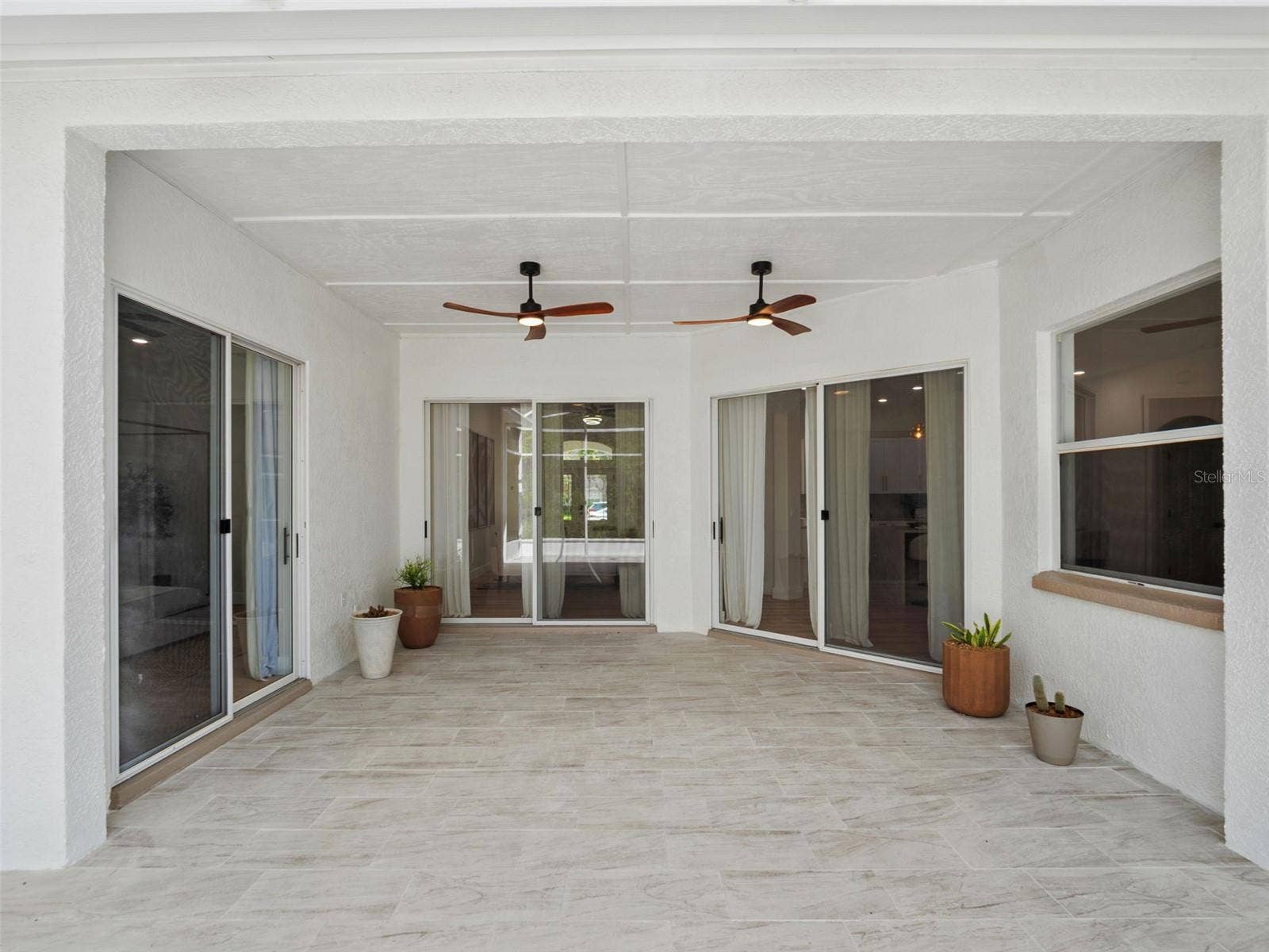 6111 HERONCREST COURT, Lithia, FL 33547 6111 HERONCREST COURT, Lithia, FL 33547