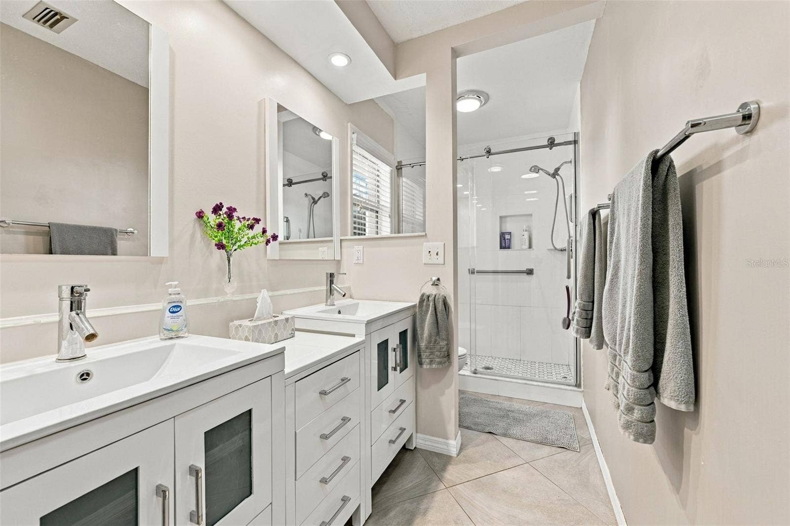211 STONEHAM DRIVE, Sun City Center, FL 33573 Sparkling clean and bright with modern features and beautiful upgrades.