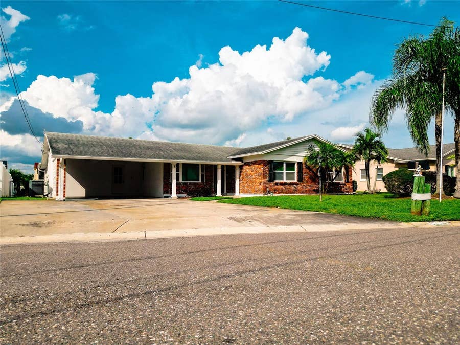 Property photo for 8723 HICKORYWOOD LANE, Tampa, FL