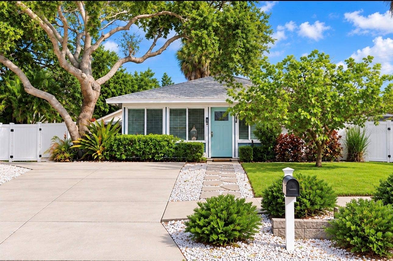 614 LYNDHURST STREET, Dunedin, FL 34698 614 LYNDHURST STREET, Dunedin, FL 34698