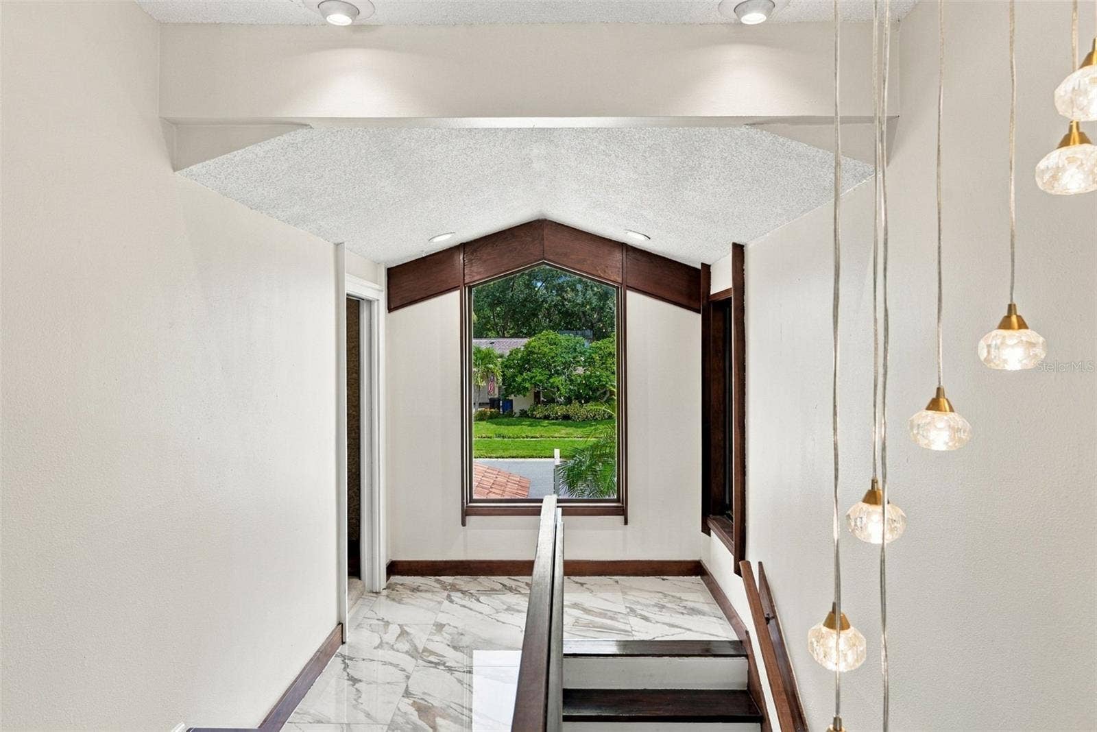 2924 TORREY PINES COURT, Clearwater, FL 33761 Beautiful Light Filled Landing