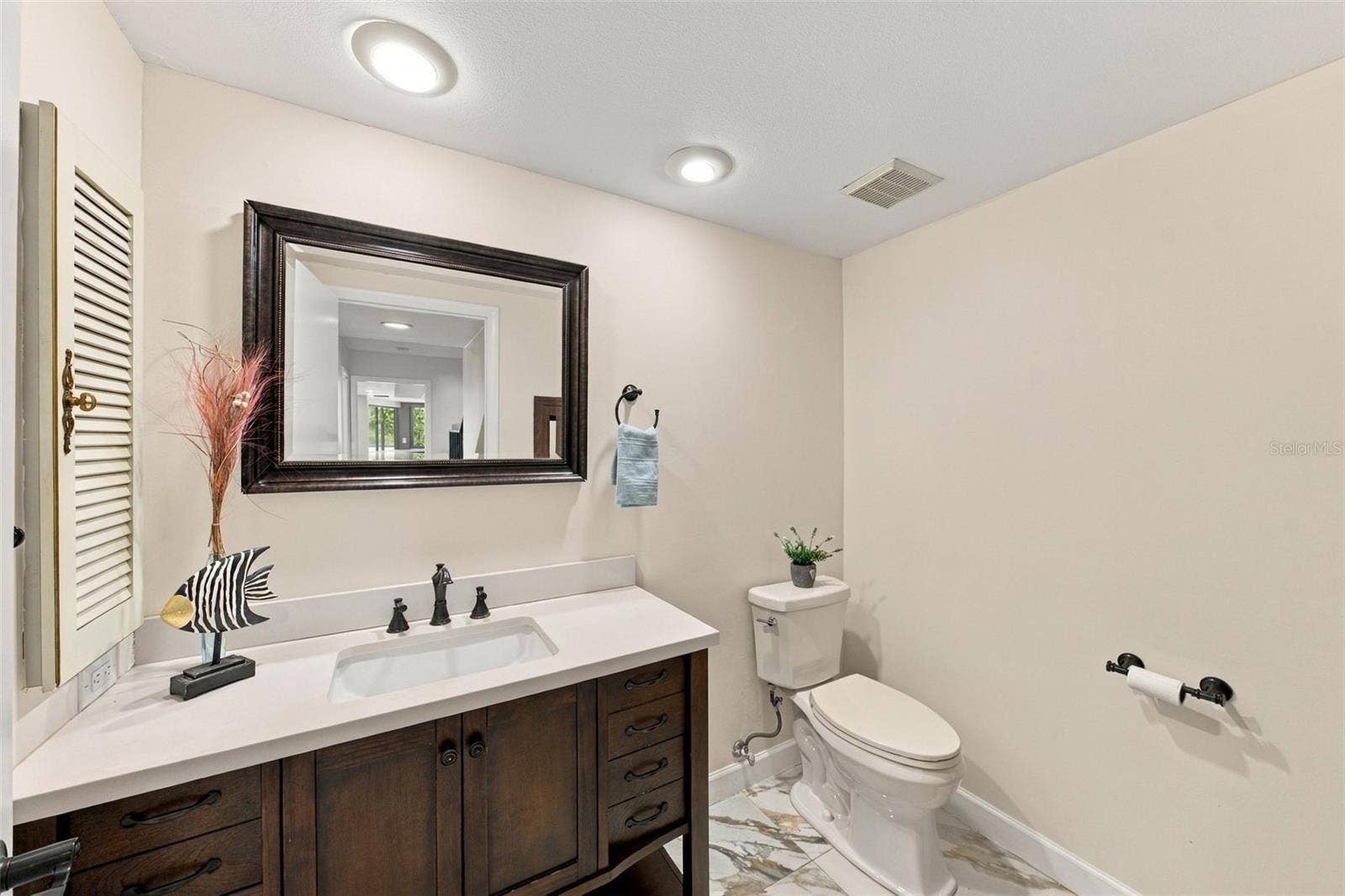 2924 TORREY PINES COURT, Clearwater, FL 33761 1st Floor Guest Bath