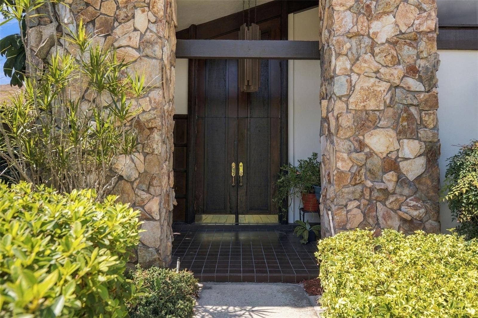 2924 TORREY PINES COURT, Clearwater, FL 33761 Welcoming Entrance.