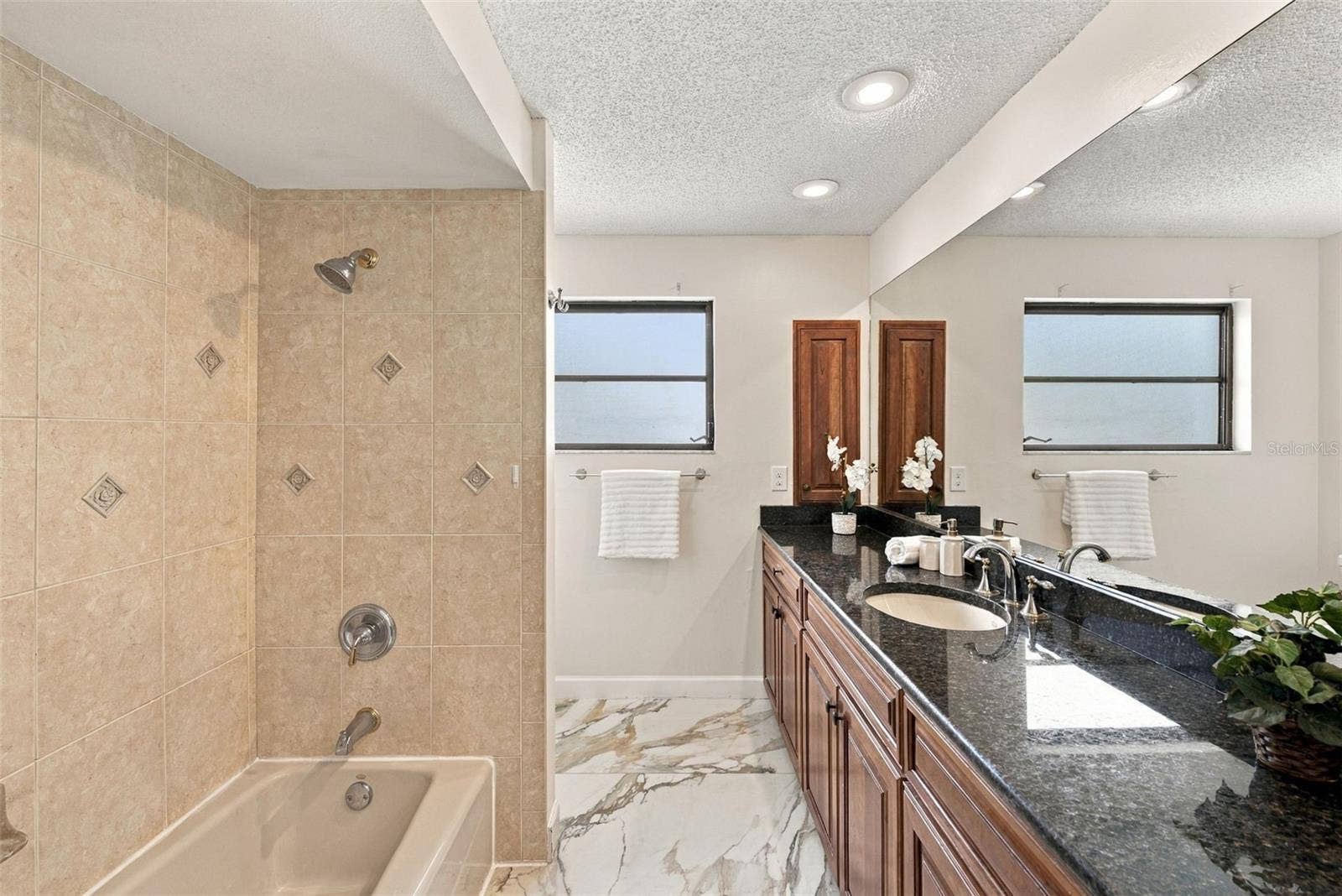2924 TORREY PINES COURT, Clearwater, FL 33761 Primary Ensuite Bath