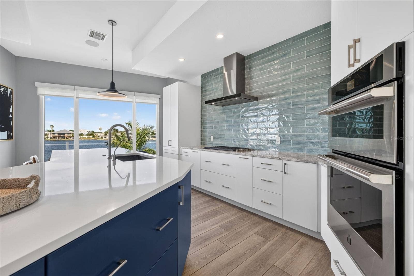 10209 GULF BOULEVARD, Treasure Island, FL 33706 10209 GULF BOULEVARD, Treasure Island, FL 33706