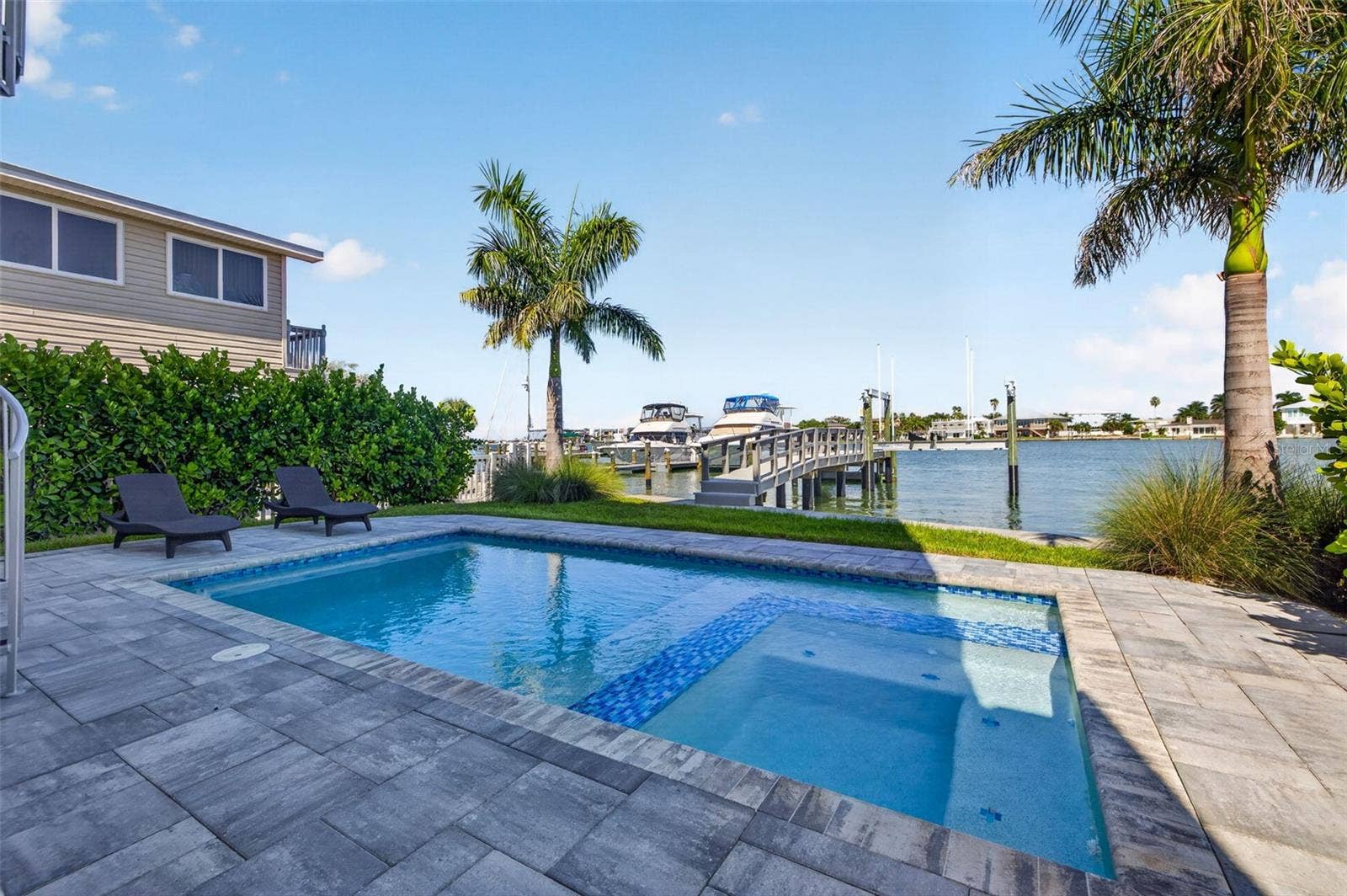 10209 GULF BOULEVARD, Treasure Island, FL 33706 10209 GULF BOULEVARD, Treasure Island, FL 33706
