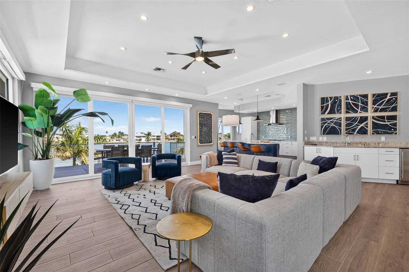 10209 GULF BOULEVARD, Treasure Island, FL 33706 10209 GULF BOULEVARD, Treasure Island, FL 33706