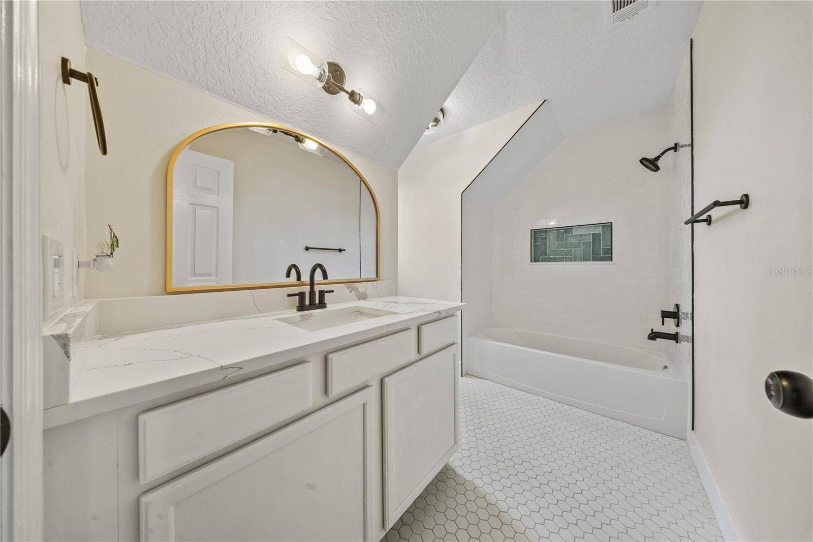 1456 N JASMINE AVENUE, Tarpon Springs, FL 34689