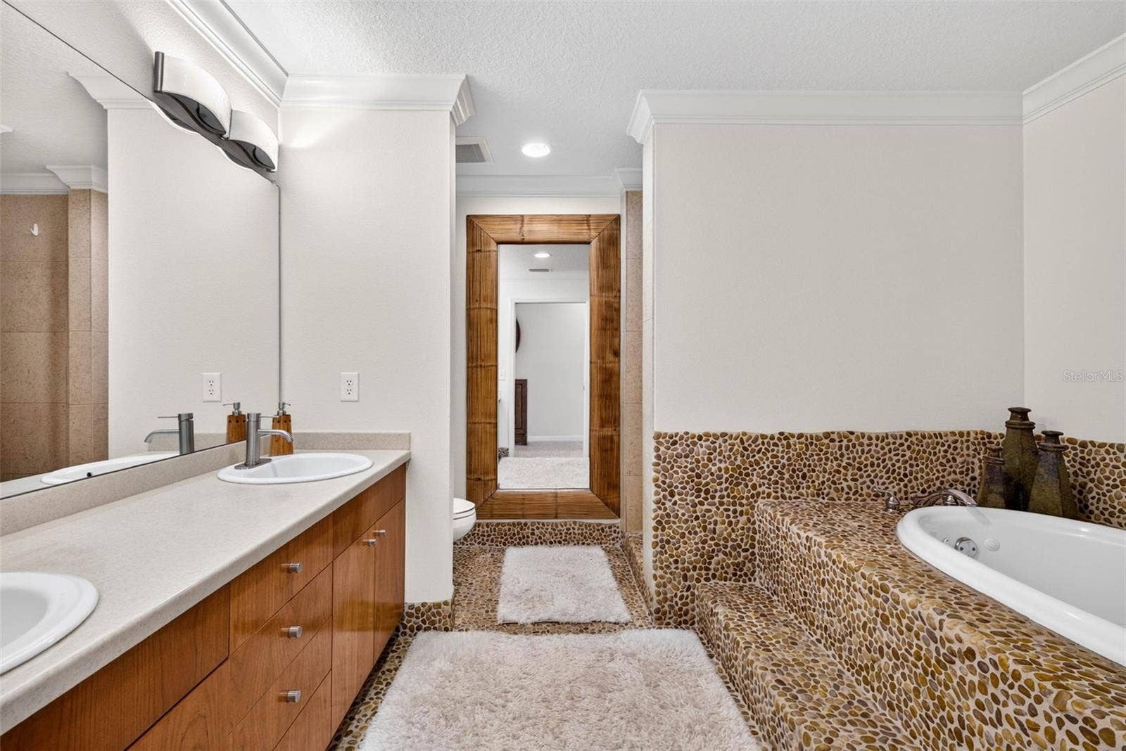 10071 GULF BOULEVARD, Treasure Island, FL 33706 10071 GULF BOULEVARD, Treasure Island, FL 33706