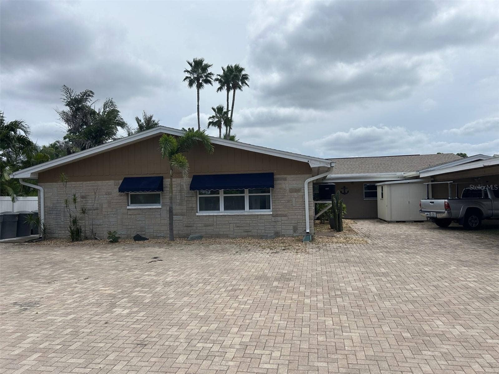 365 CAPRI BOULEVARD, Treasure Island, FL 33706 Front of unit