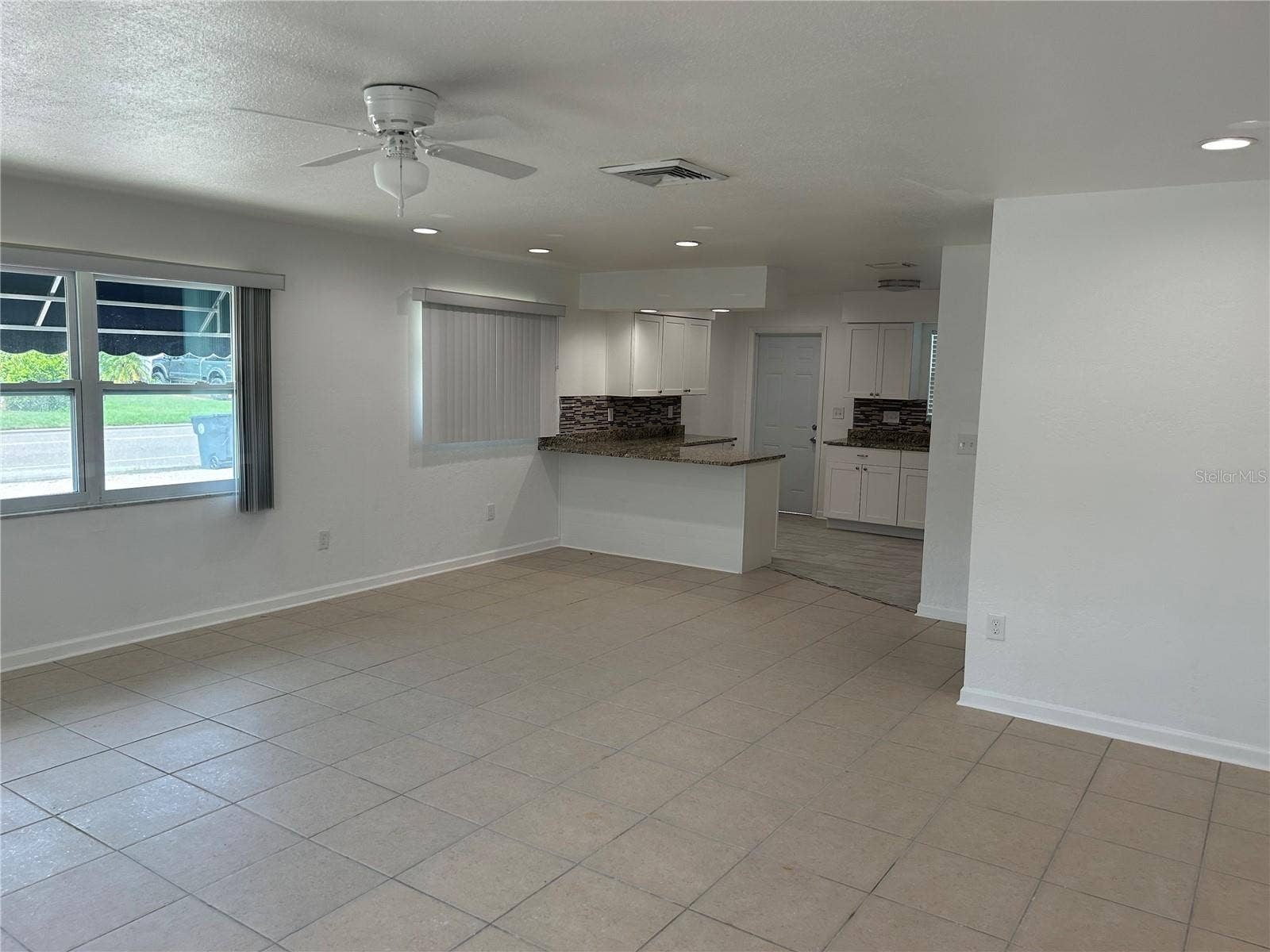365 CAPRI BOULEVARD, Treasure Island, FL 33706 Living Room