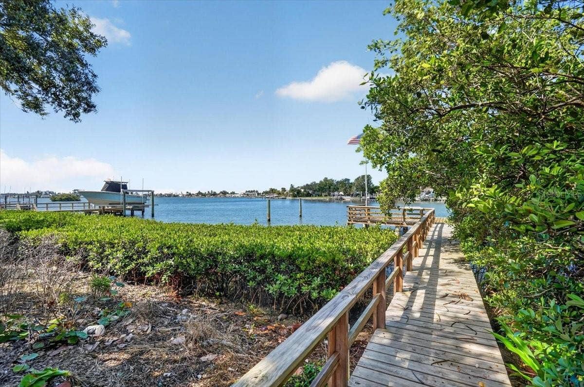 2278 KINGS POINT DRIVE, Largo, FL 33774 2278 KINGS POINT DRIVE, Largo, FL 33774