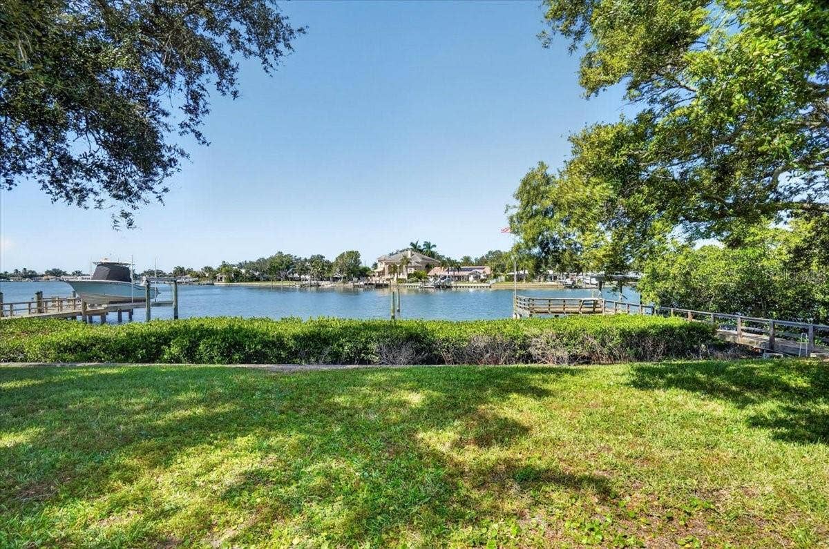 2278 KINGS POINT DRIVE, Largo, FL 33774 2278 KINGS POINT DRIVE, Largo, FL 33774