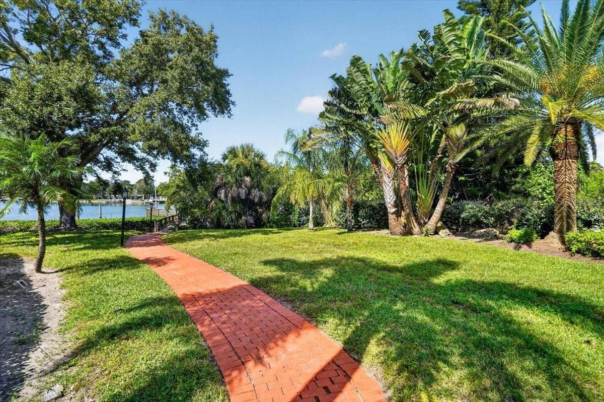 2278 KINGS POINT DRIVE, Largo, FL 33774 2278 KINGS POINT DRIVE, Largo, FL 33774