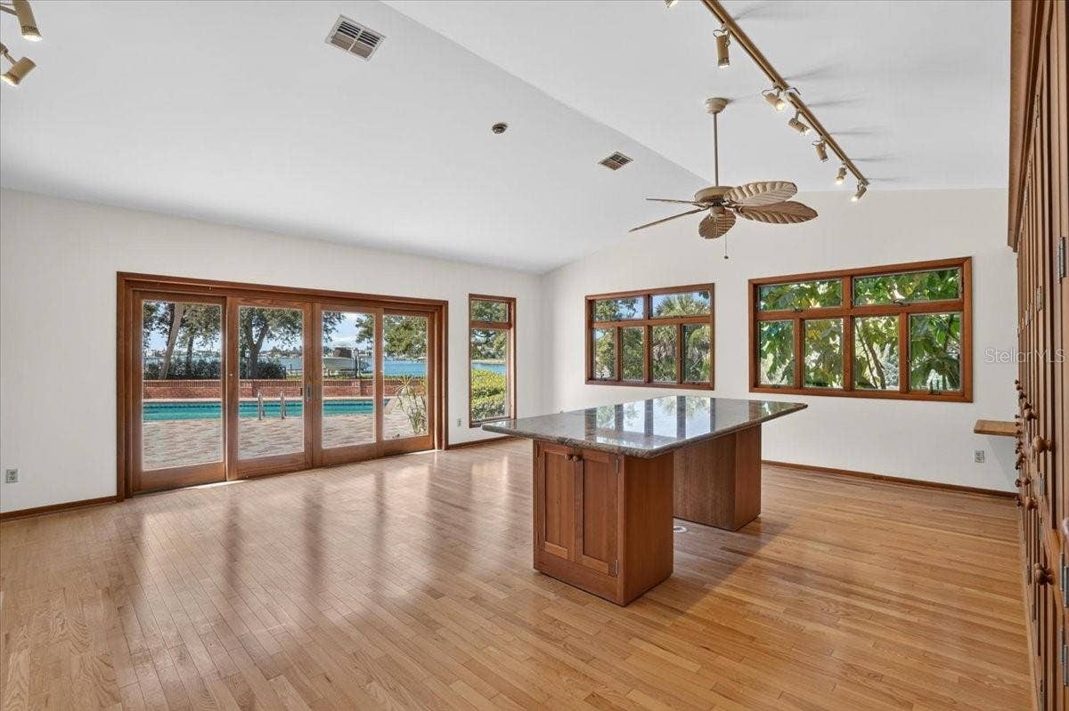 2278 KINGS POINT DRIVE, Largo, FL 33774 2278 KINGS POINT DRIVE, Largo, FL 33774