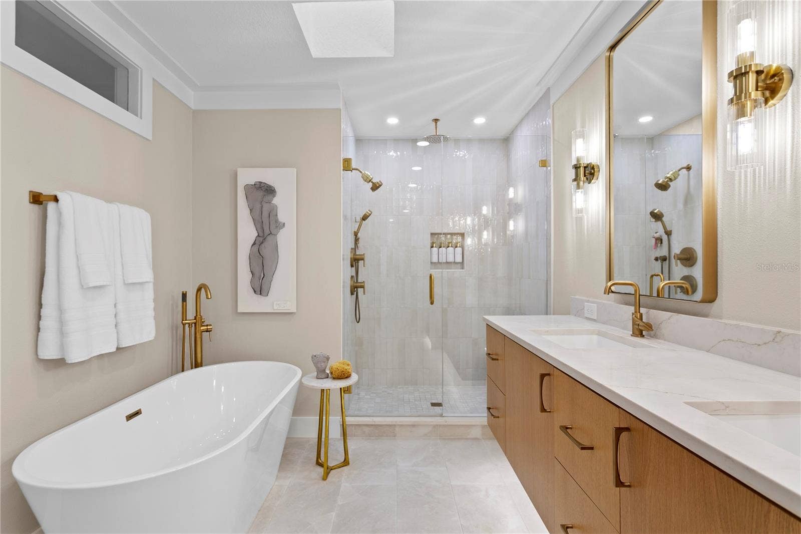 1067 PINELLAS BAYWAY S, St Petersburg, FL 33715 Primary bath