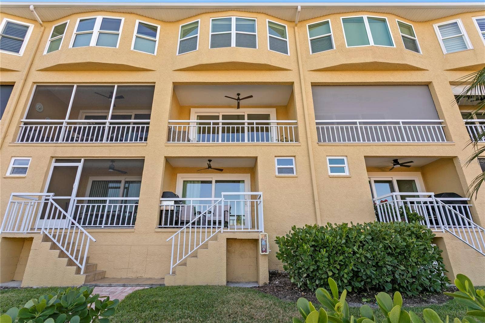 1067 PINELLAS BAYWAY S, St Petersburg, FL 33715 back of building