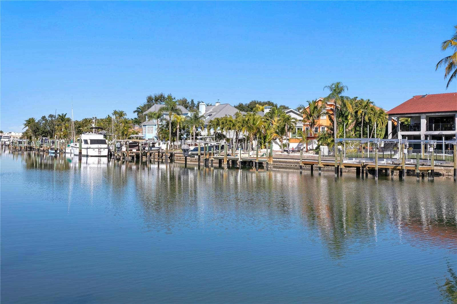 1067 PINELLAS BAYWAY S, St Petersburg, FL 33715 water way