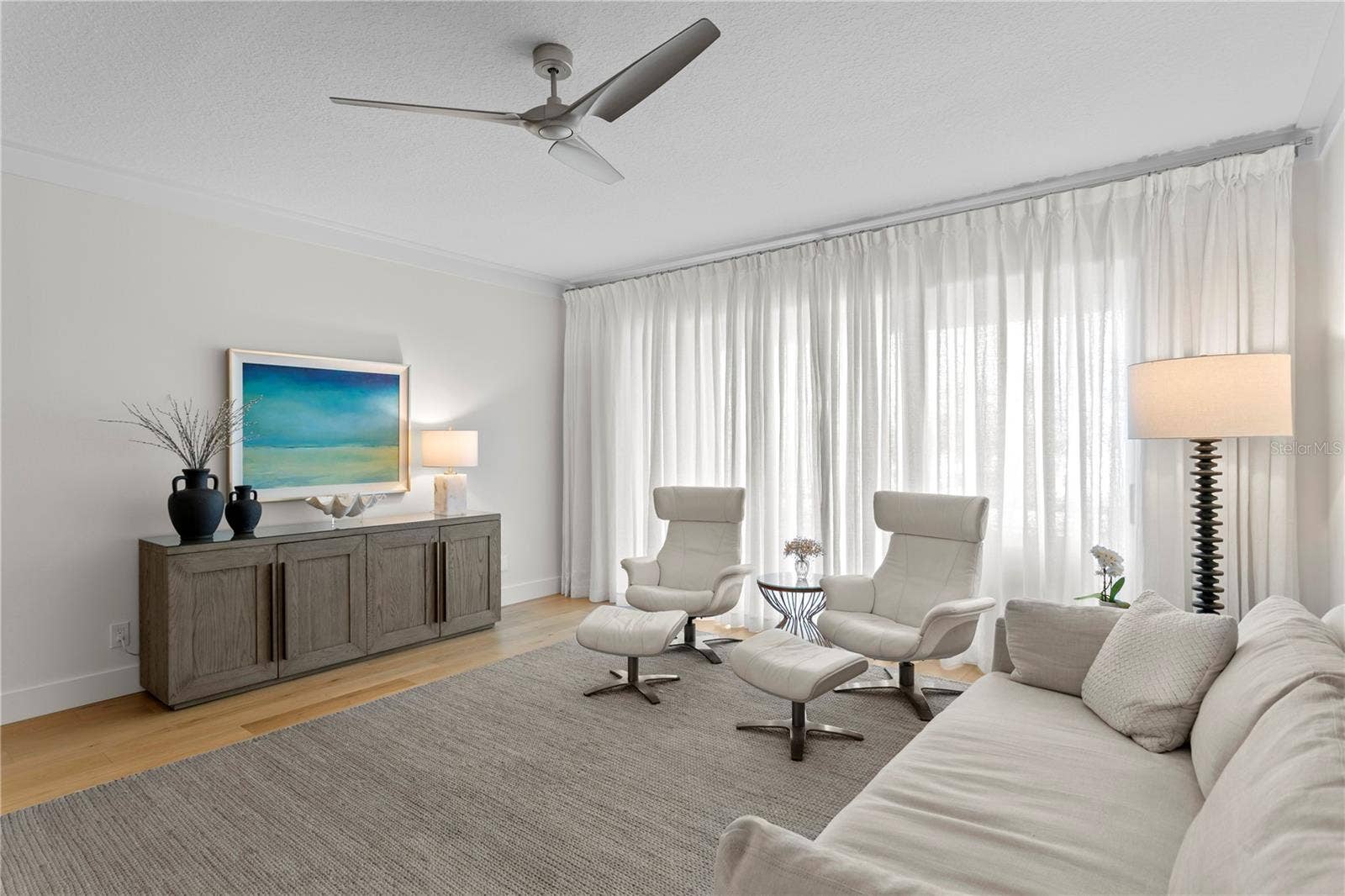 1067 PINELLAS BAYWAY S, St Petersburg, FL 33715 Living room