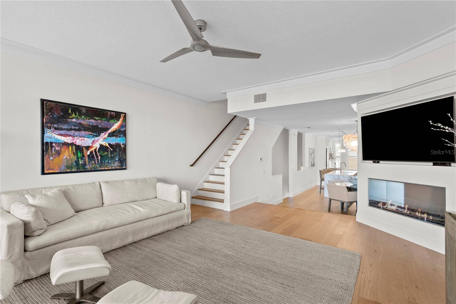 1067 PINELLAS BAYWAY S, St Petersburg, FL 33715 Living room