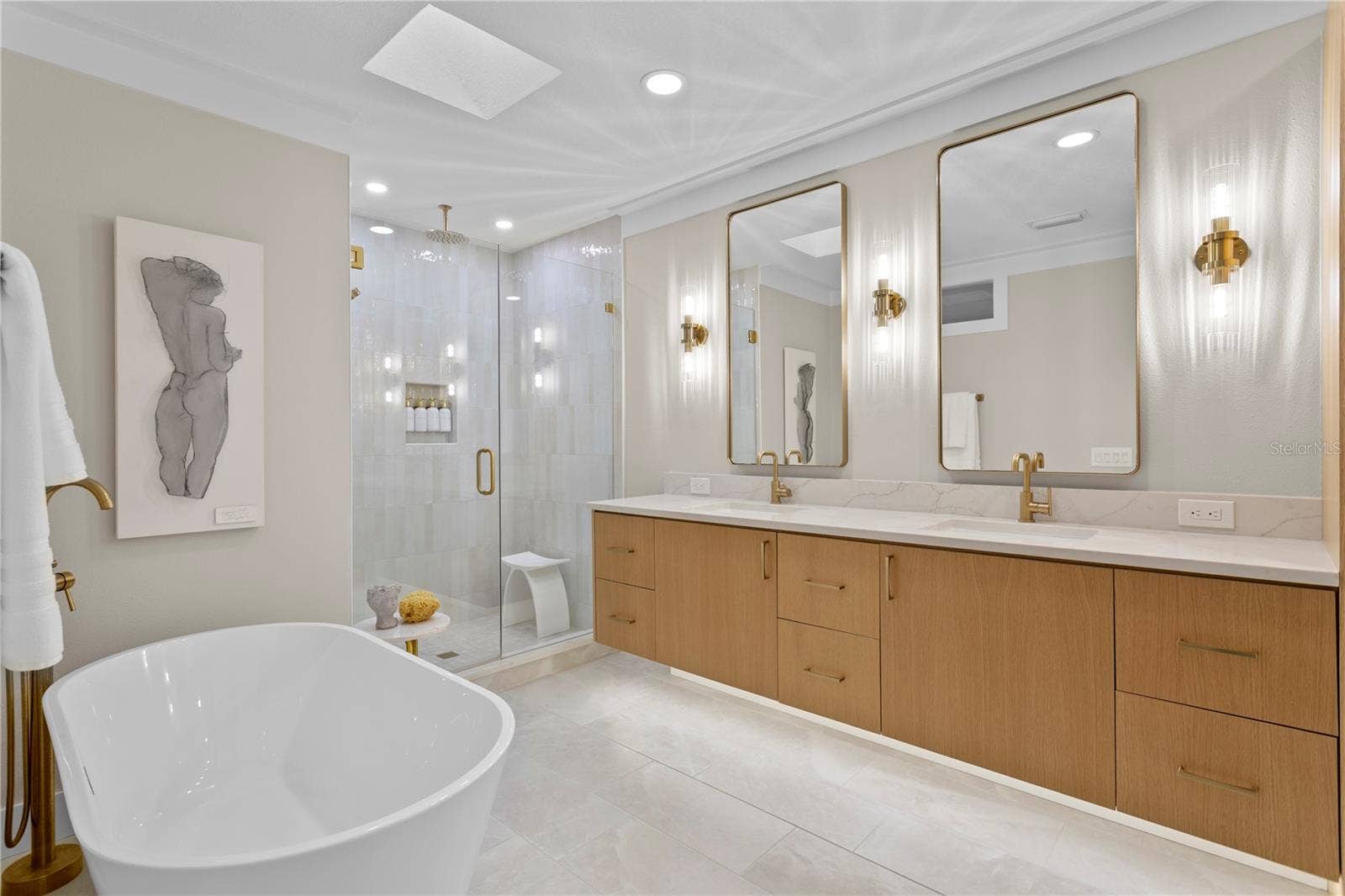 1067 PINELLAS BAYWAY S, St Petersburg, FL 33715 Primary bath