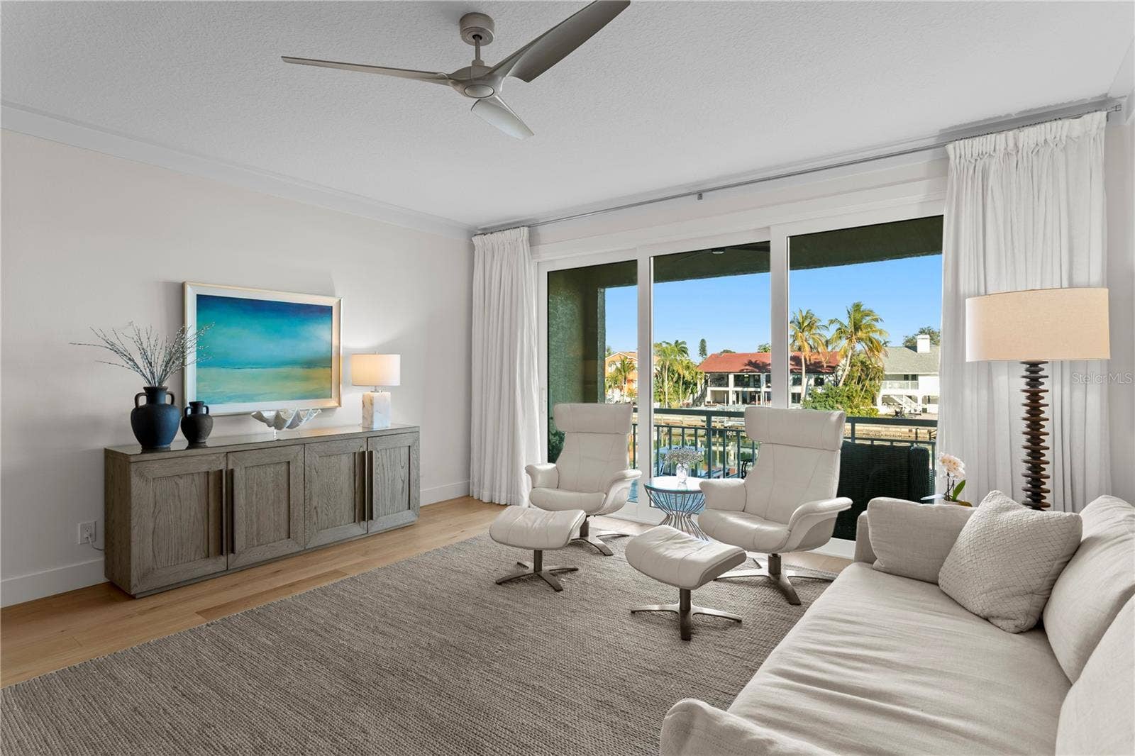 1067 PINELLAS BAYWAY S, St Petersburg, FL 33715 Living room