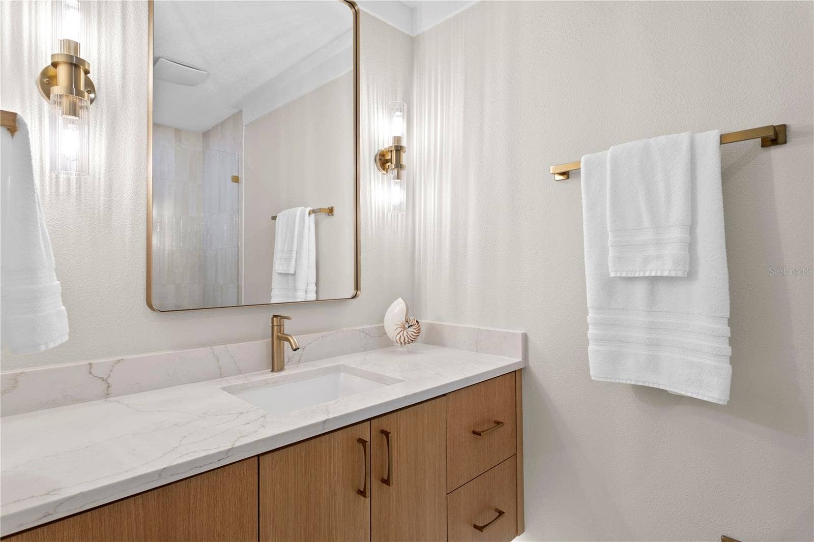 1067 PINELLAS BAYWAY S, St Petersburg, FL 33715 ensuite bath for 2nd bedroom