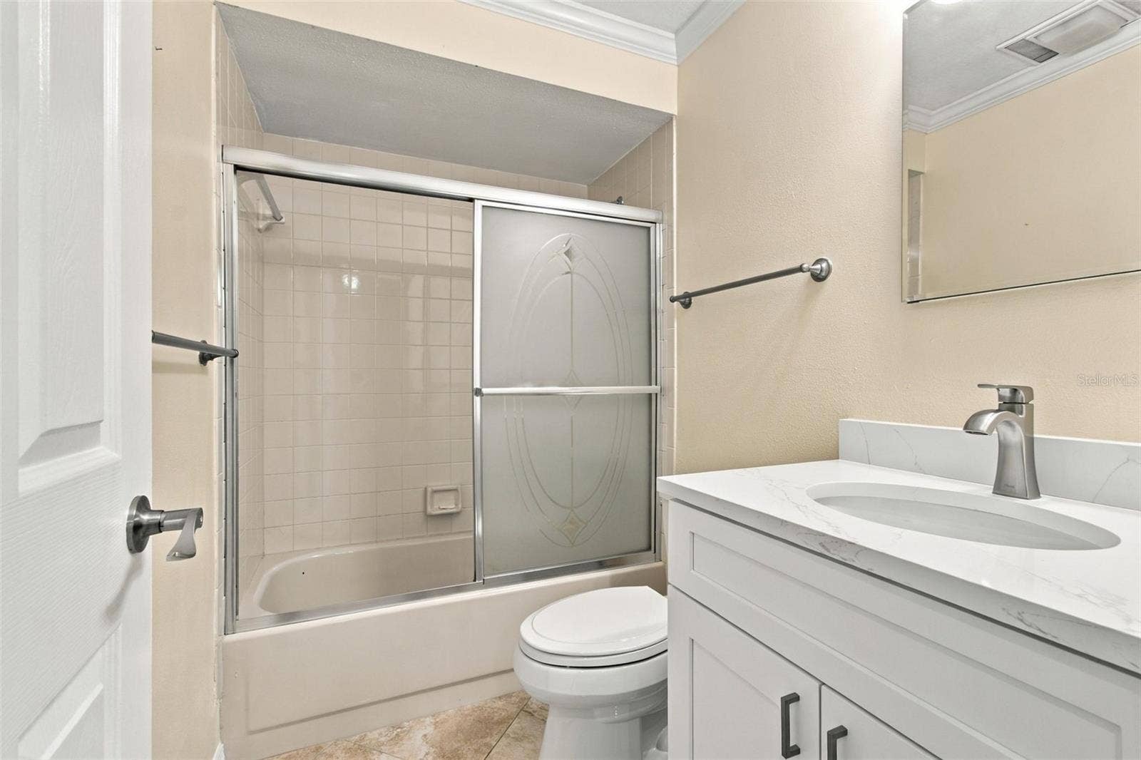 2254 HERON CIR, Clearwater, FL 33762 Second bathroom.