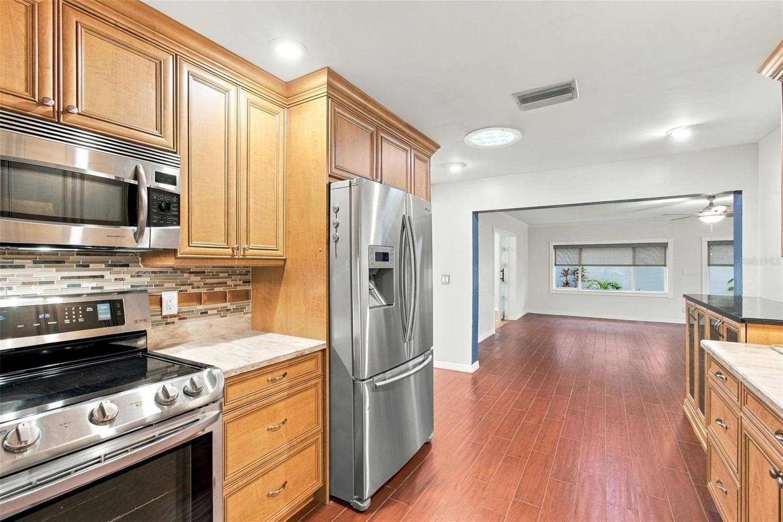 2254 HERON CIR, Clearwater, FL 33762 So much available storage.