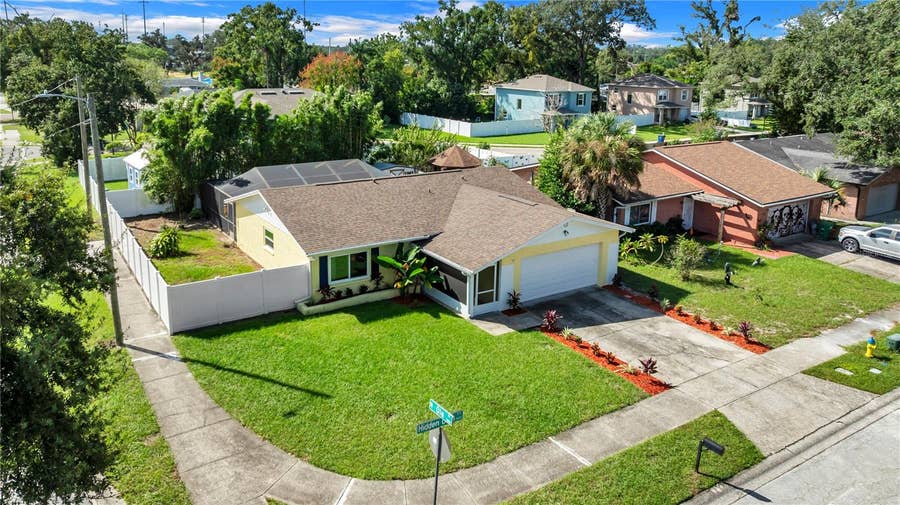 Property photo for 9602 HIDDEN OAKS CIRCLE, Tampa, FL