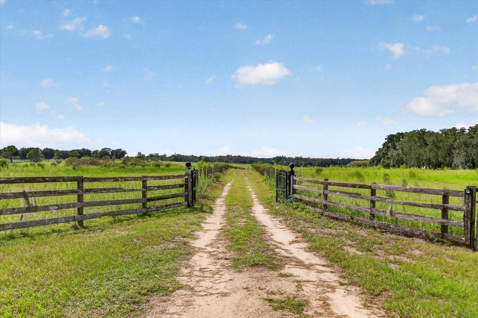 9229 FORT KING ROAD, Dade City, FL 33525