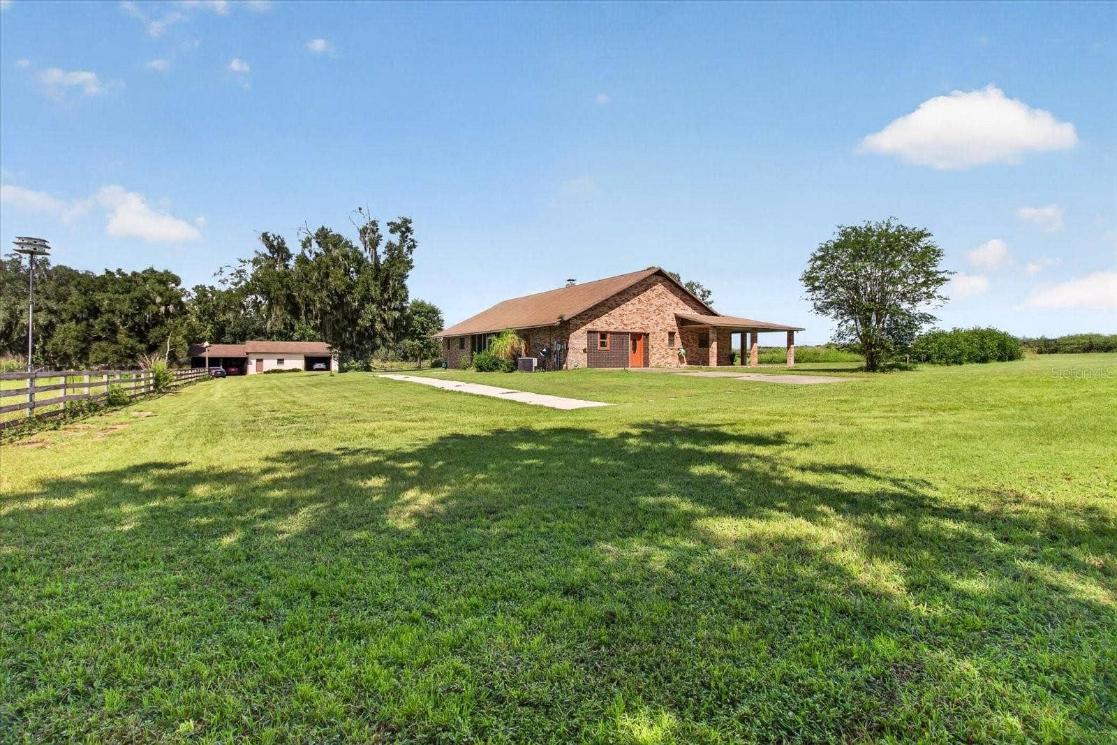 9229 FORT KING ROAD, Dade City, FL 33525