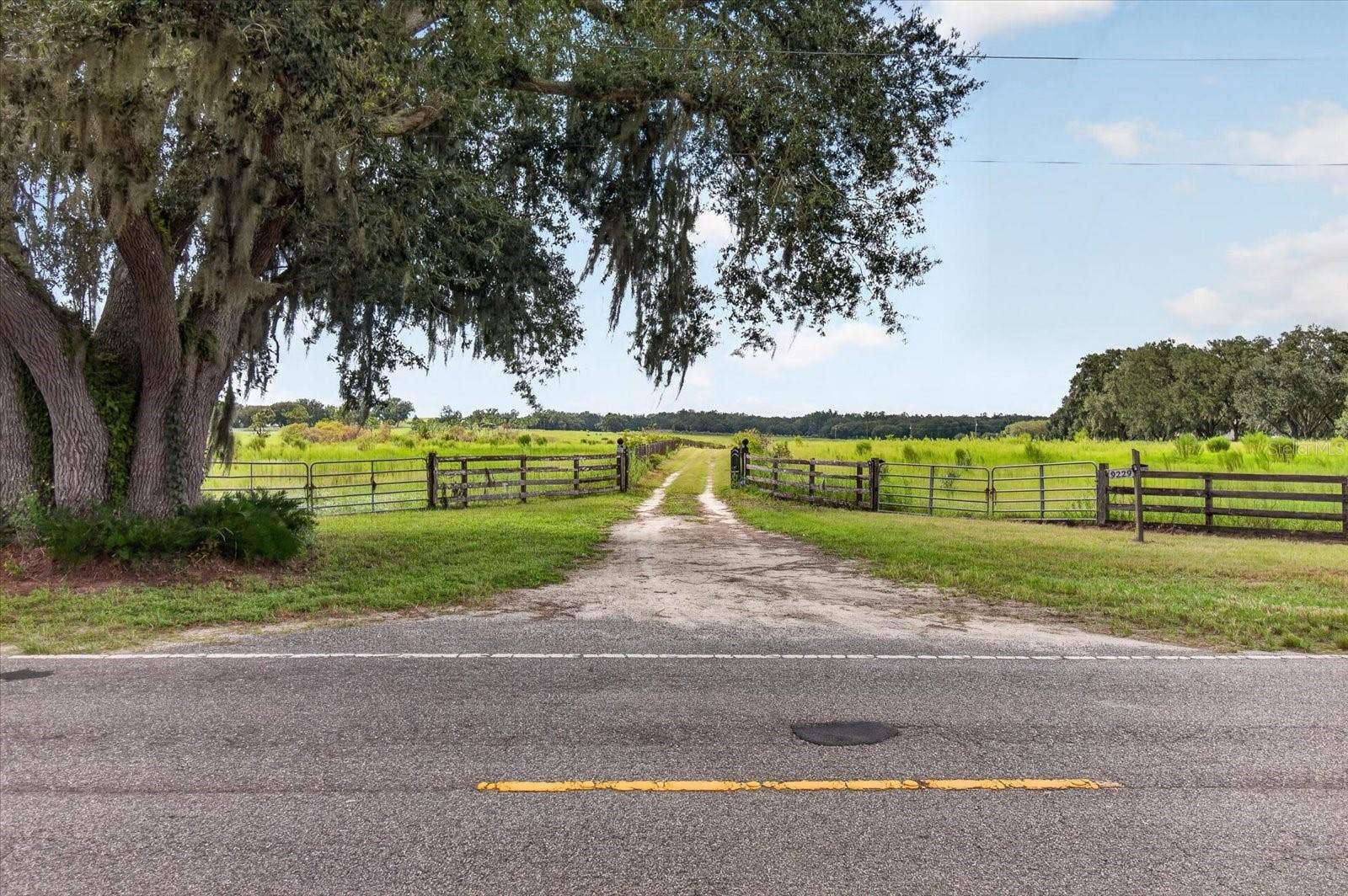 9229 FORT KING ROAD, Dade City, FL 33525
