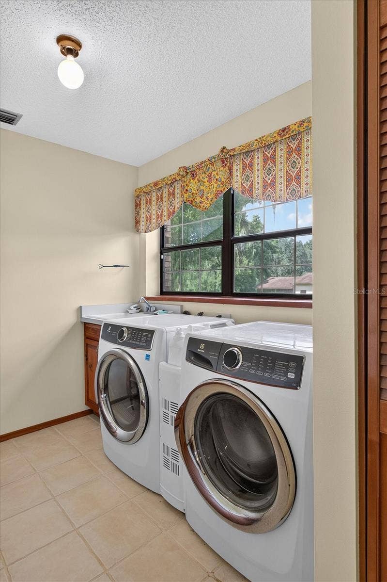 9229 FORT KING ROAD, Dade City, FL 33525