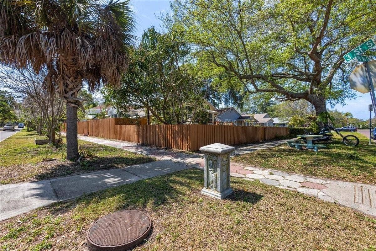 1901 3RD STREET S, St Petersburg, FL 33705 1901 3RD STREET S, St Petersburg, FL 33705