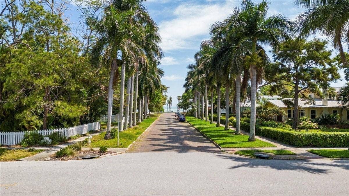 1901 3RD STREET S, St Petersburg, FL 33705 1901 3RD STREET S, St Petersburg, FL 33705