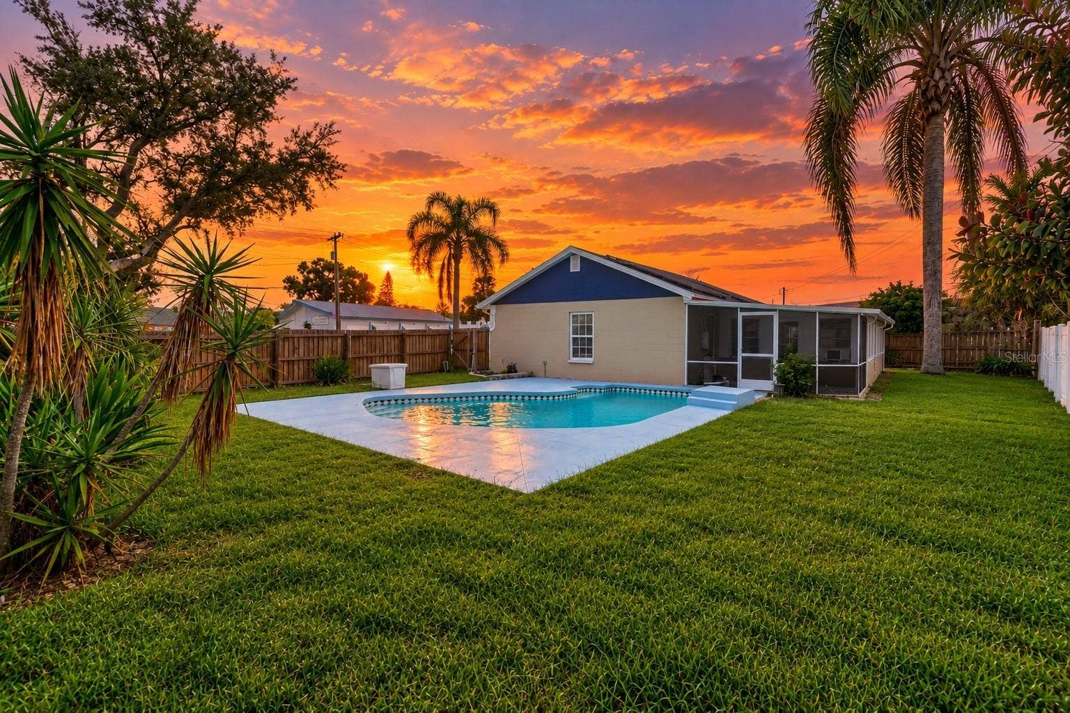 208 FLAMINGO DR, Apollo Beach, FL 33572