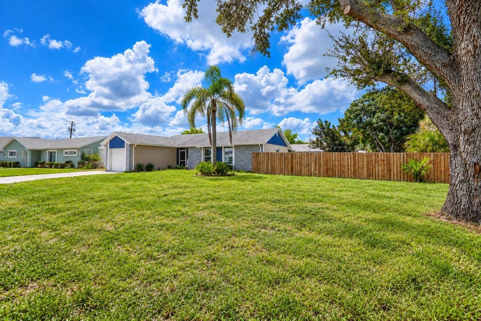 208 FLAMINGO DR, Apollo Beach, FL 33572