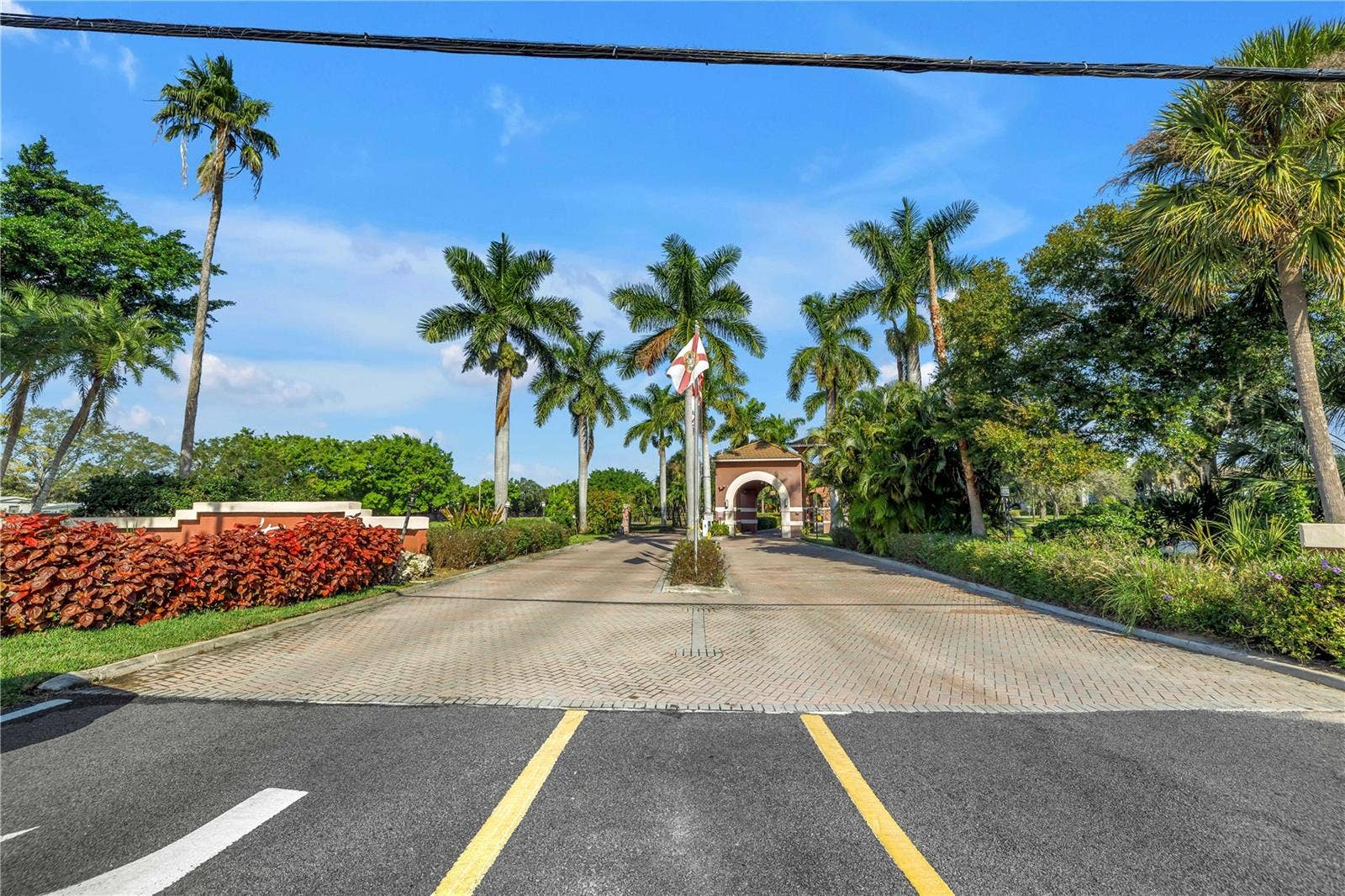 10263 GANDY BOULEVARD N, #315, St Petersburg, FL 33702 entrance to the community