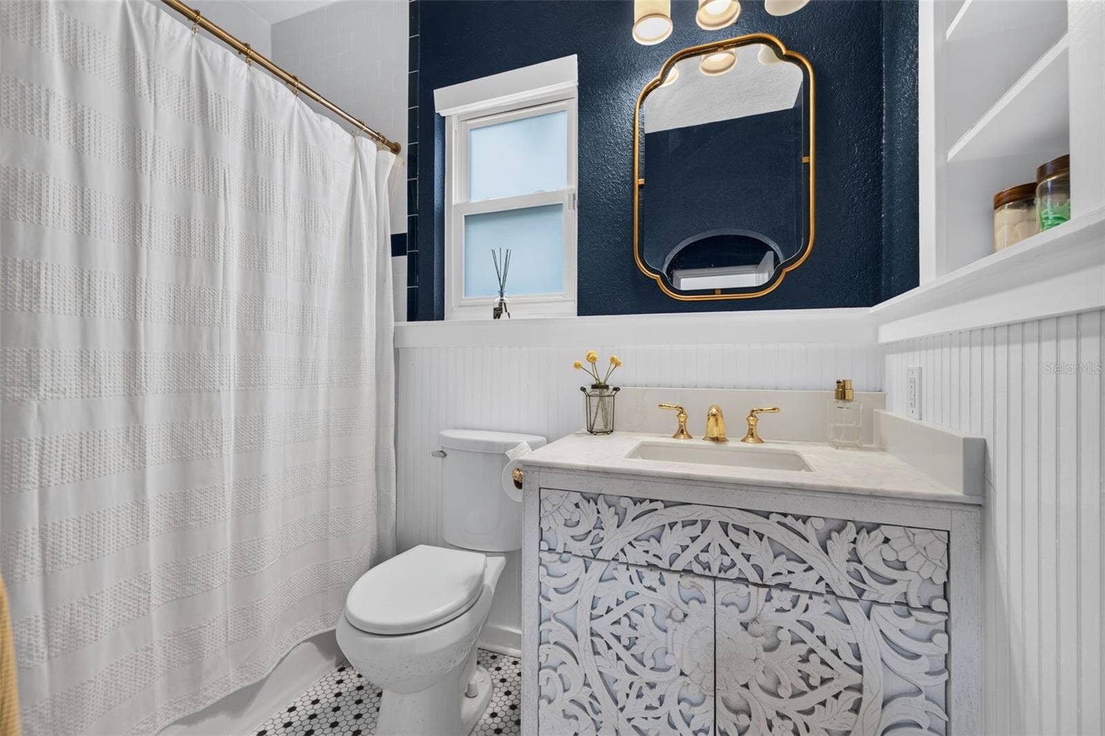 118 26TH AVENUE N, St Petersburg, FL 33704 Guest Bath