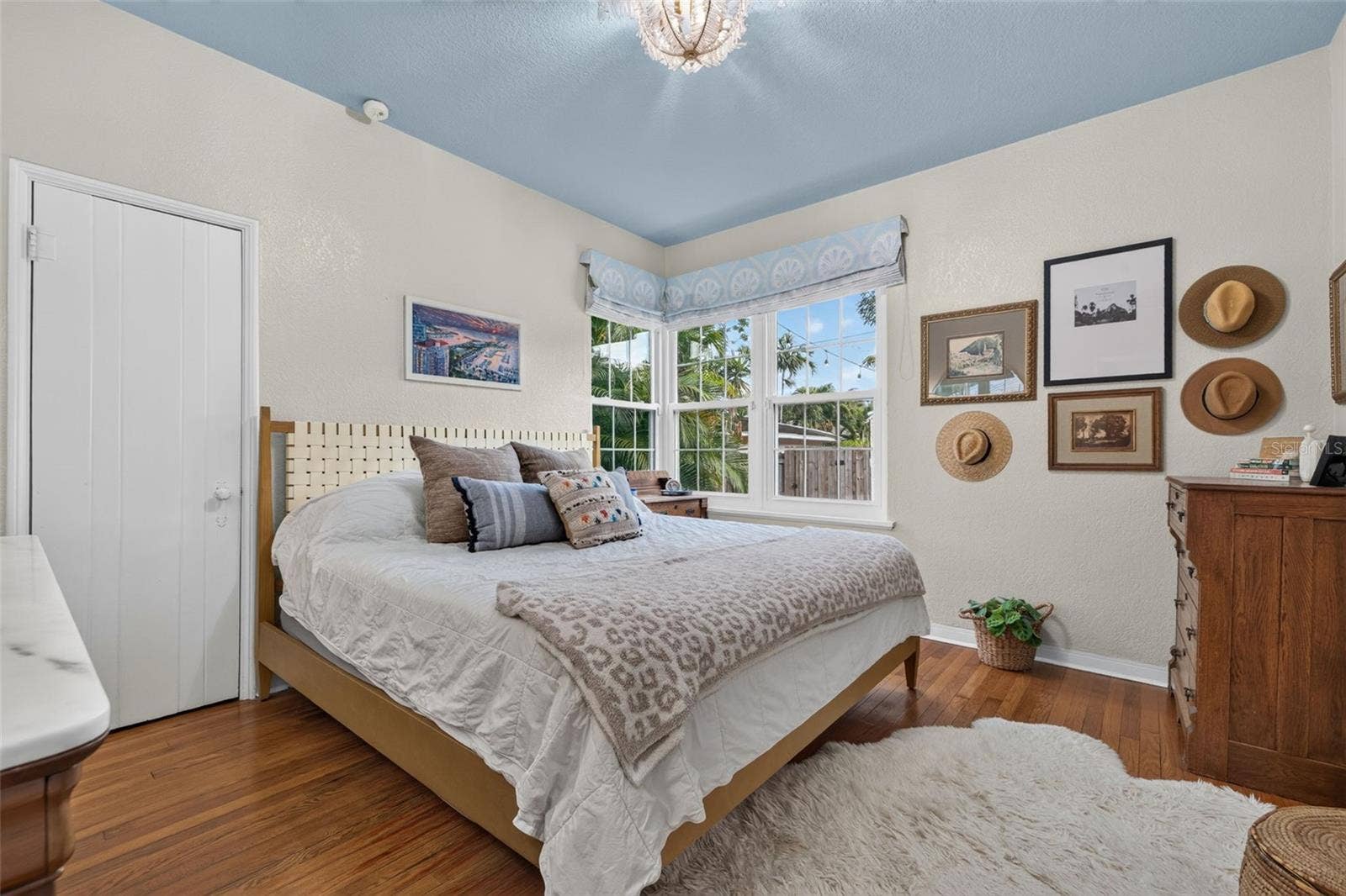 118 26TH AVENUE N, St Petersburg, FL 33704 118 26TH AVENUE N, St Petersburg, FL 33704