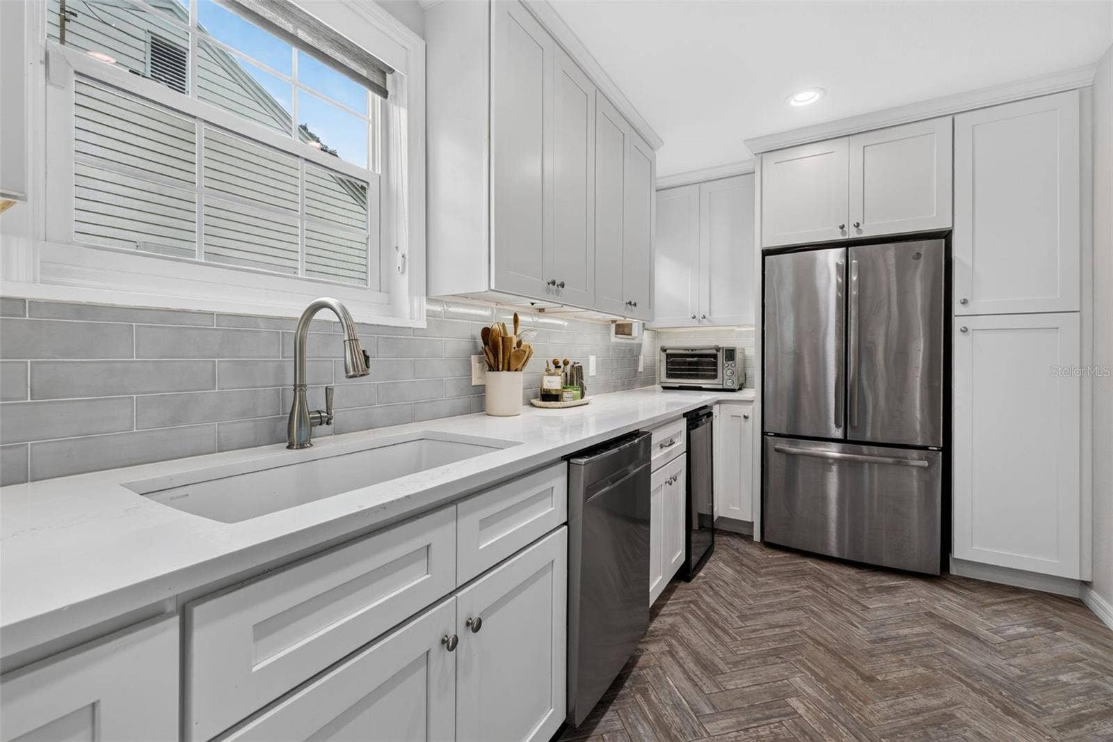 118 26TH AVENUE N, St Petersburg, FL 33704 118 26TH AVENUE N, St Petersburg, FL 33704