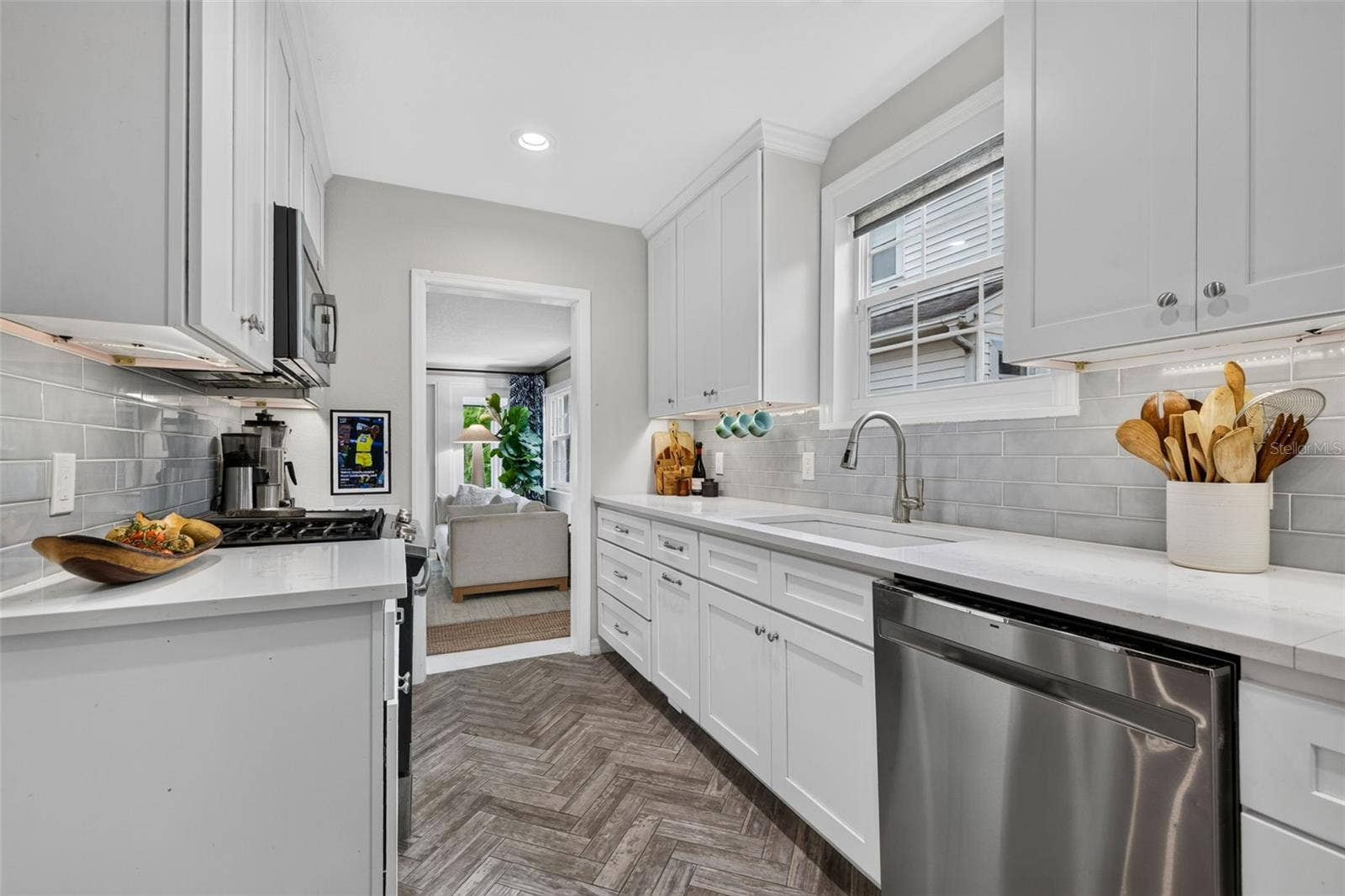 118 26TH AVENUE N, St Petersburg, FL 33704 118 26TH AVENUE N, St Petersburg, FL 33704