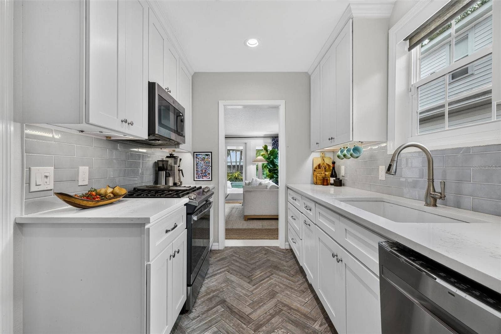 118 26TH AVENUE N, St Petersburg, FL 33704 118 26TH AVENUE N, St Petersburg, FL 33704