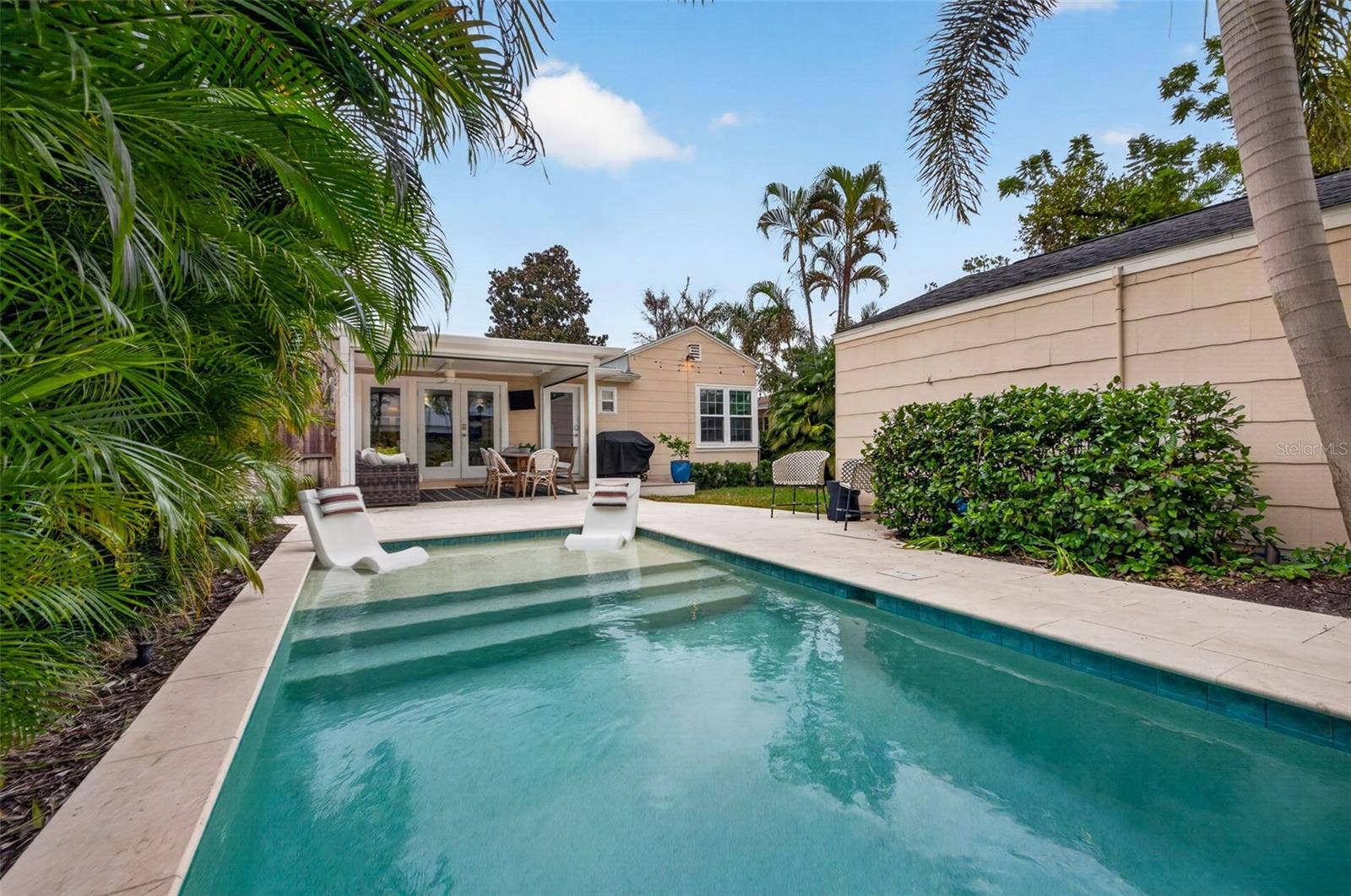 118 26TH AVENUE N, St Petersburg, FL 33704 118 26TH AVENUE N, St Petersburg, FL 33704
