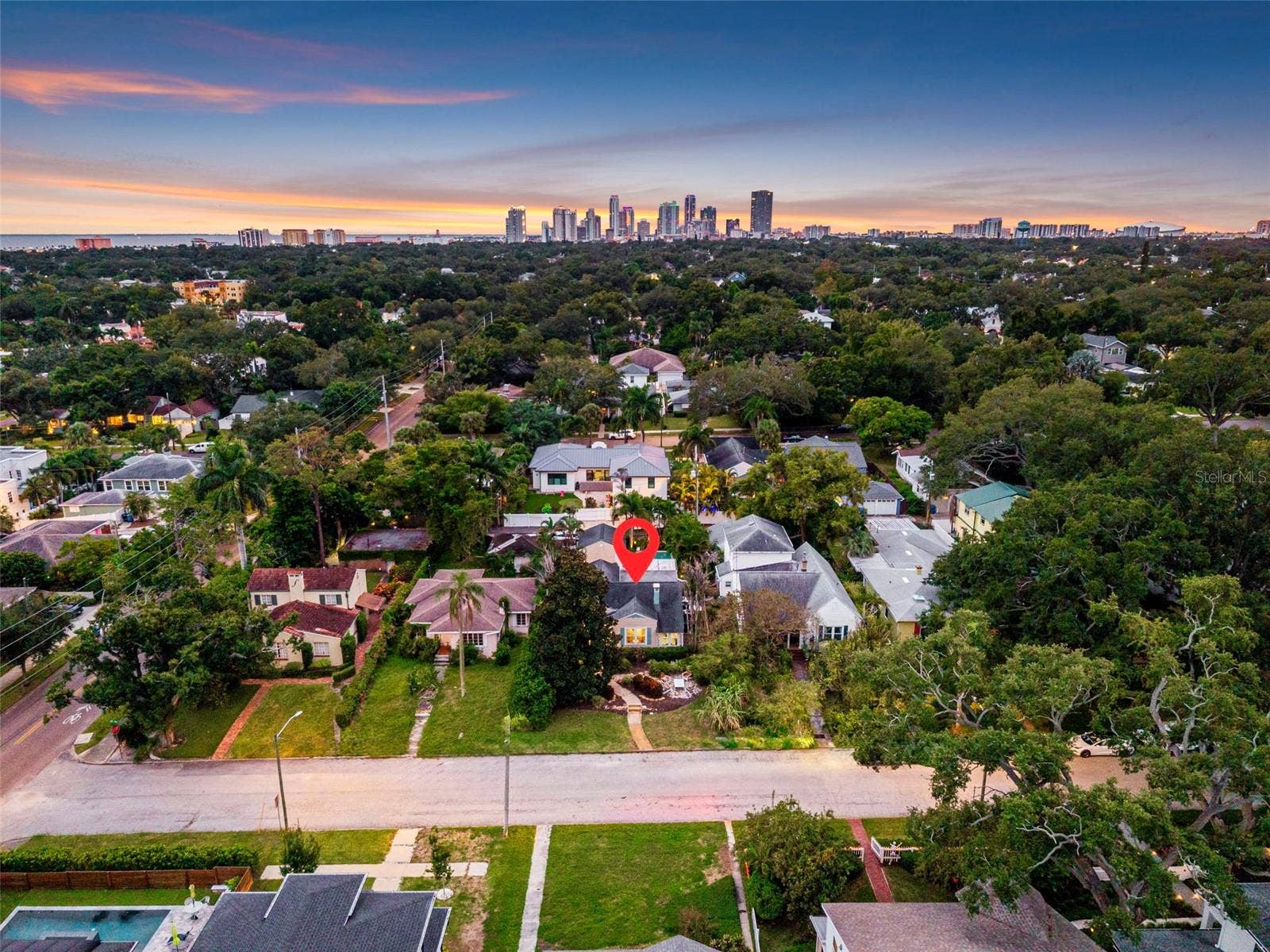 118 26TH AVENUE N, St Petersburg, FL 33704 118 26TH AVENUE N, St Petersburg, FL 33704