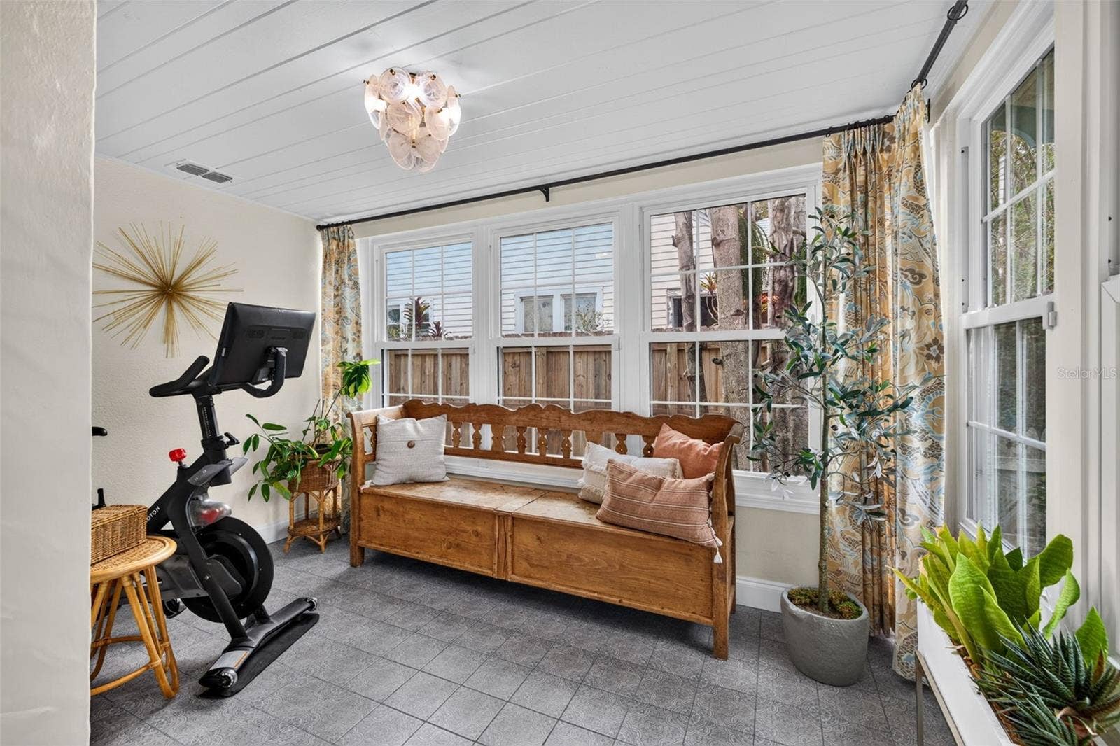 118 26TH AVENUE N, St Petersburg, FL 33704 Sun Room